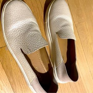 Kaanas White Slipon Sneaker, size 8
